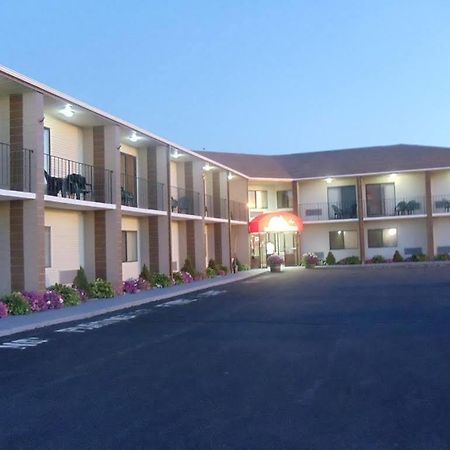 Red Roof Inn & Suites Newport - Middletown, Ri Экстерьер фото