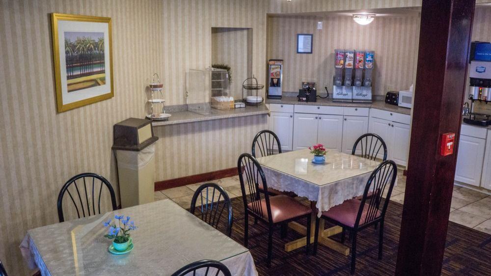 Red Roof Inn & Suites Newport - Middletown, Ri Экстерьер фото