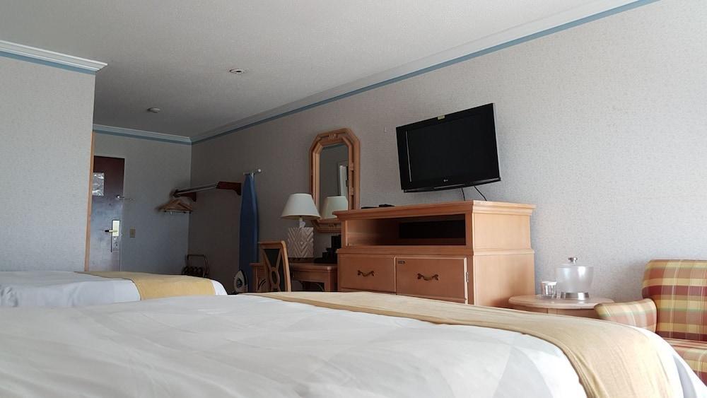 Red Roof Inn & Suites Newport - Middletown, Ri Экстерьер фото