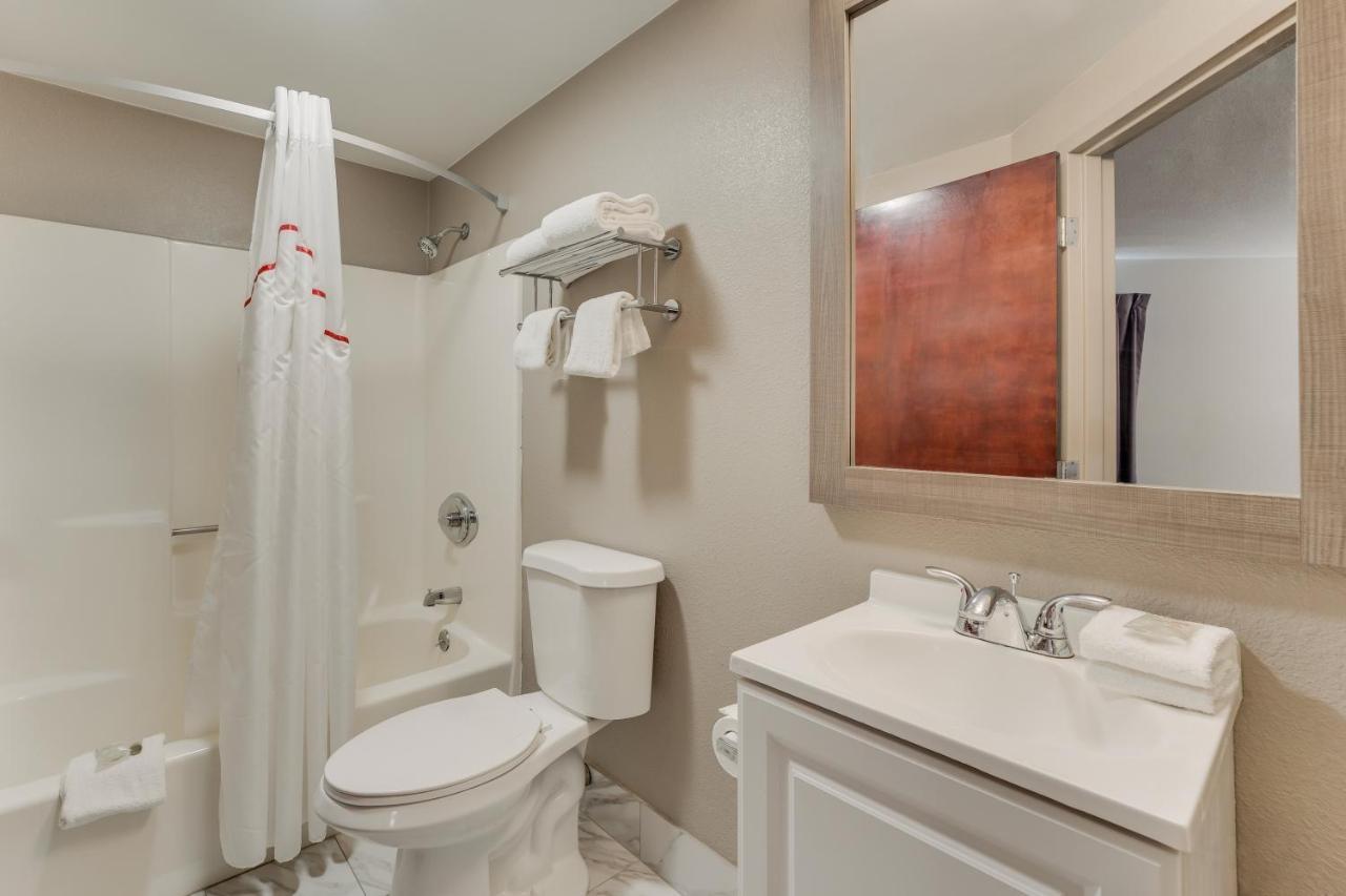 Red Roof Inn & Suites Newport - Middletown, Ri Экстерьер фото