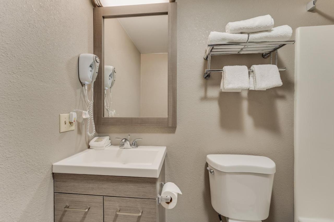 Red Roof Inn & Suites Newport - Middletown, Ri Экстерьер фото