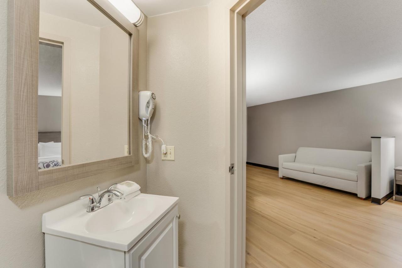 Red Roof Inn & Suites Newport - Middletown, Ri Экстерьер фото