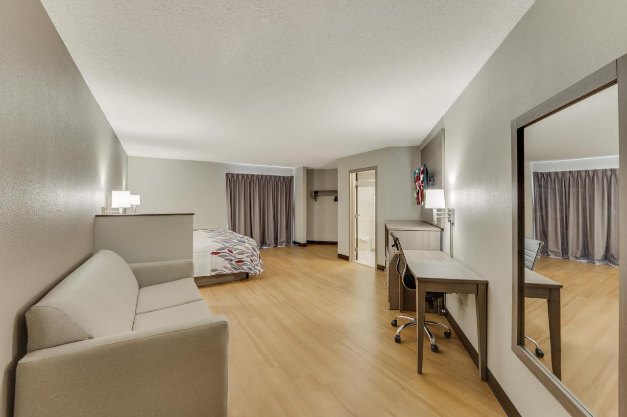 Red Roof Inn & Suites Newport - Middletown, Ri Экстерьер фото