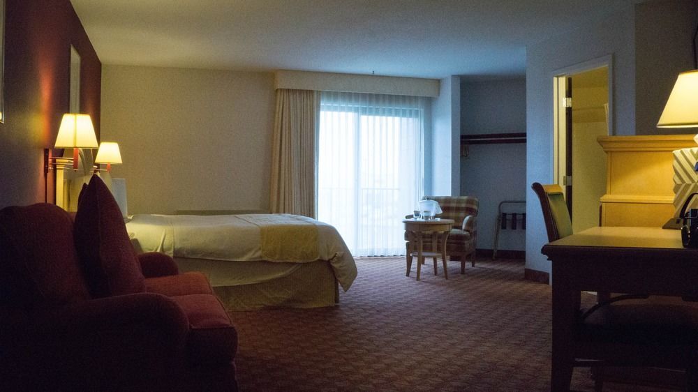 Red Roof Inn & Suites Newport - Middletown, Ri Экстерьер фото