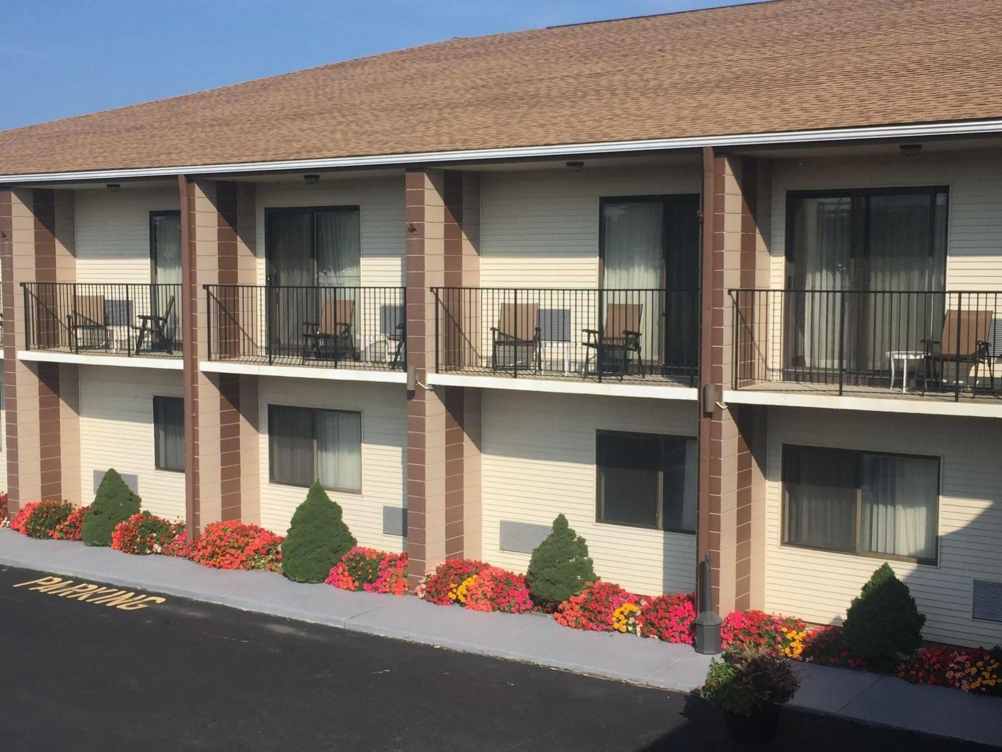 Red Roof Inn & Suites Newport - Middletown, Ri Экстерьер фото