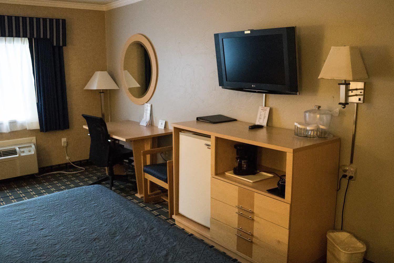 Red Roof Inn & Suites Newport - Middletown, Ri Экстерьер фото