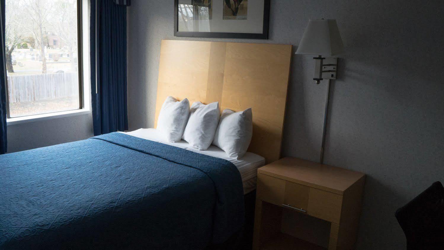 Red Roof Inn & Suites Newport - Middletown, Ri Экстерьер фото