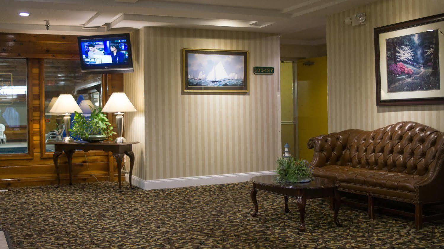 Red Roof Inn & Suites Newport - Middletown, Ri Экстерьер фото