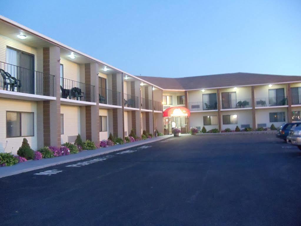 Red Roof Inn & Suites Newport - Middletown, Ri Экстерьер фото