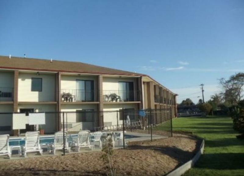 Red Roof Inn & Suites Newport - Middletown, Ri Экстерьер фото